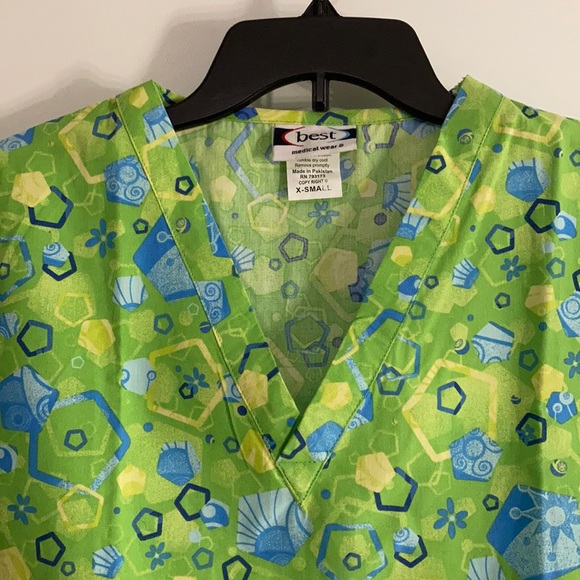 Scrub top - Picture 2 of 5